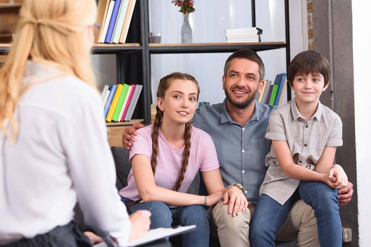 a family talks to a therapist about family therapy activities